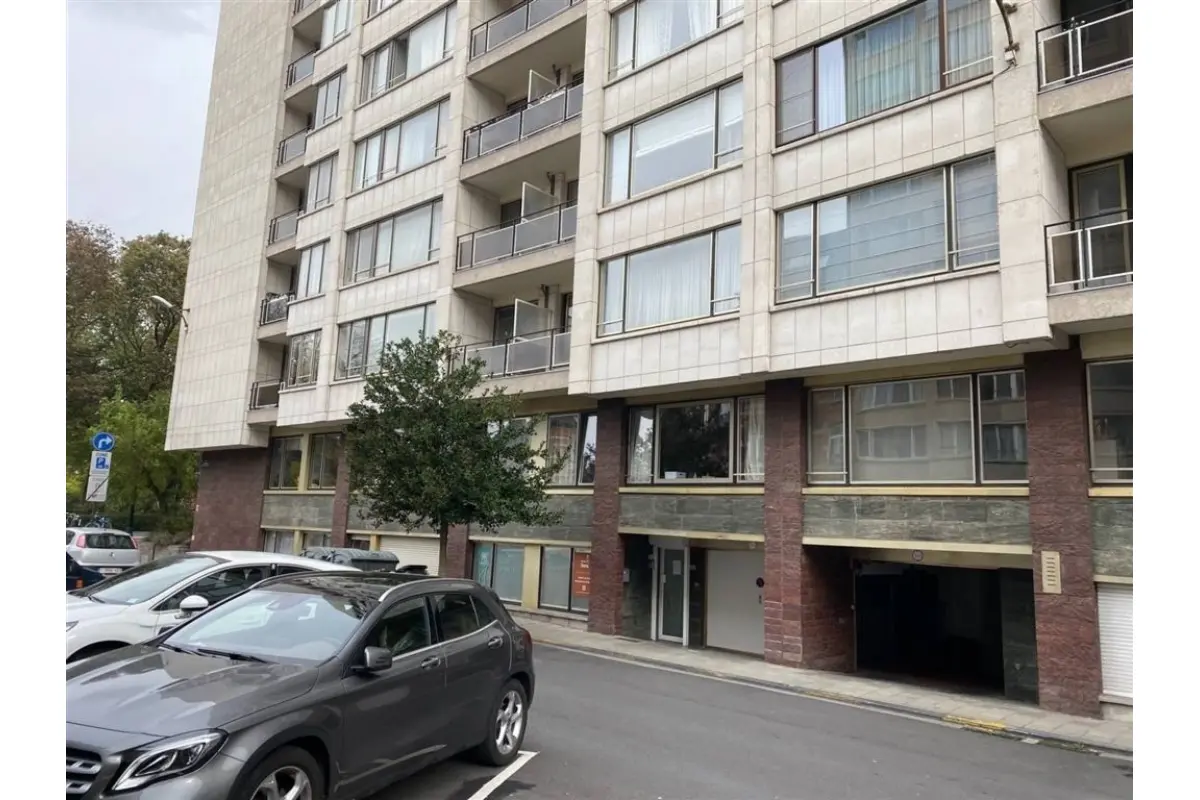 Parking te  huur in Brussel 1000 150.00€  slaapkamers m² - Zoekertje 574090