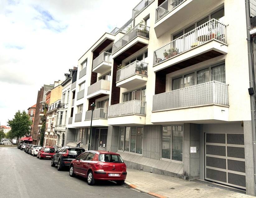 Box à  à Forest 1190 35000.00€  chambres m² - annonce 573921