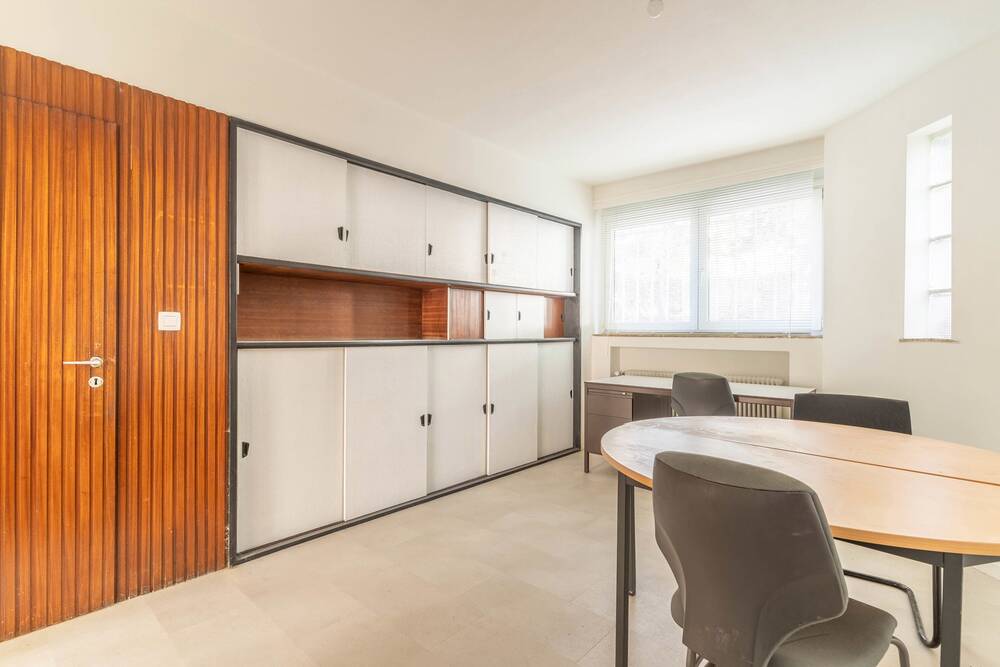 Commerce à louer à Forest 1190 650.00€  chambres 50.00m² - annonce 573766