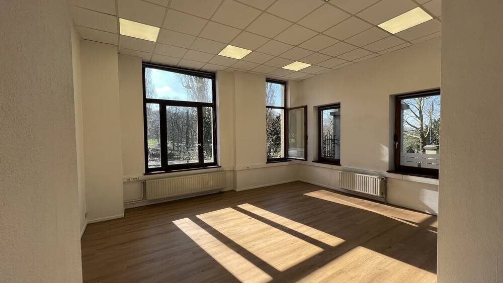 Commerce à louer à Forest 1190 2250.00€ 0 chambres m² - annonce 573773