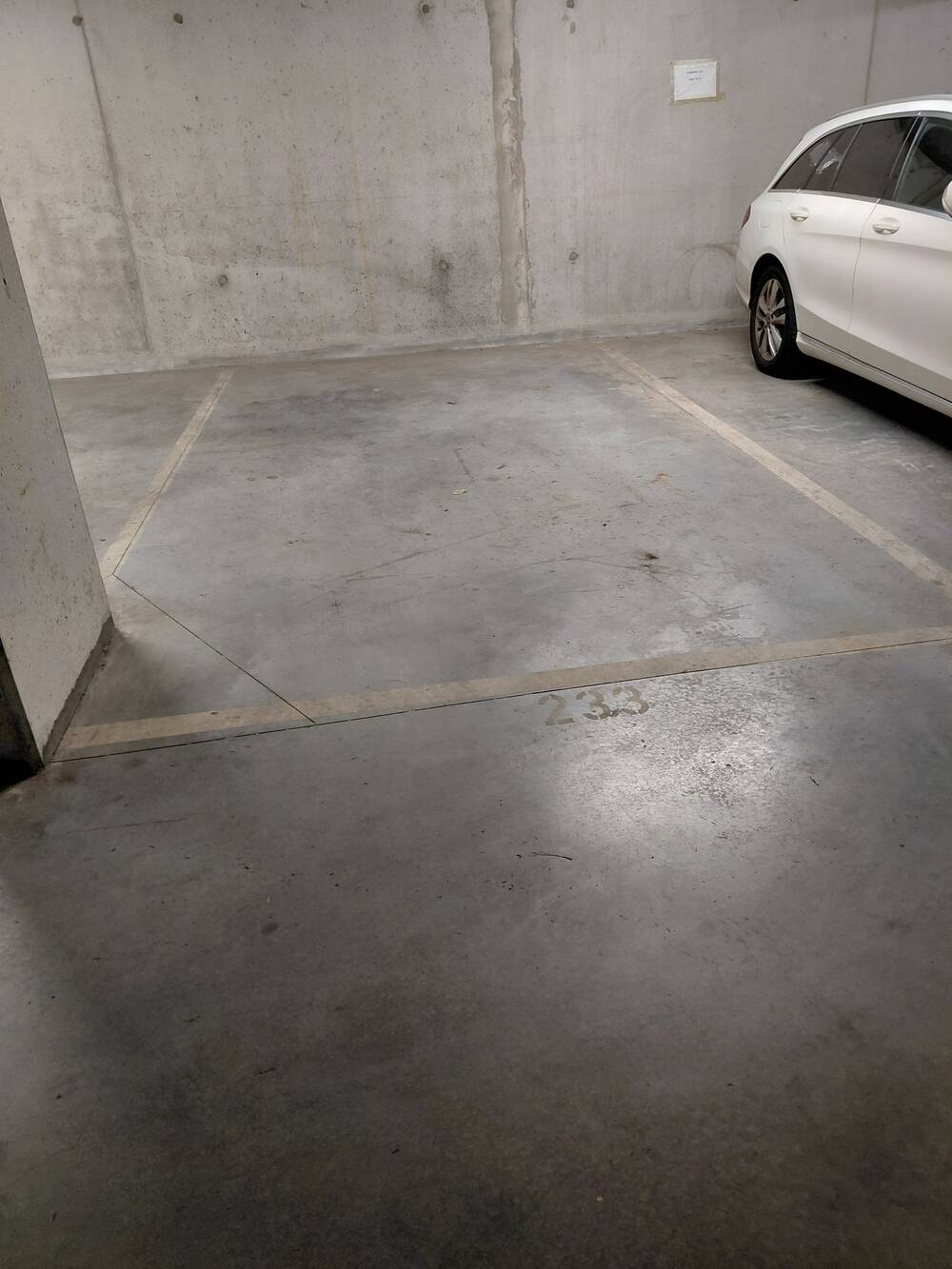 Parking à louer à Uccle 1180 150.00€  chambres m² - annonce 576072