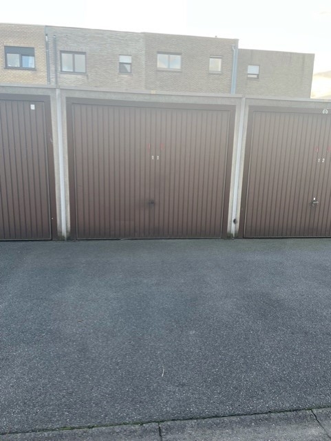 Parking & garage te  huur in Heist-aan-Zee 8301 110.00€  slaapkamers m² - Zoekertje 575591