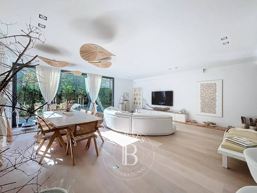 Appartement te  koop in Ukkel 1180 775000.00€ 2 slaapkamers 143.00m² - Zoekertje 576687