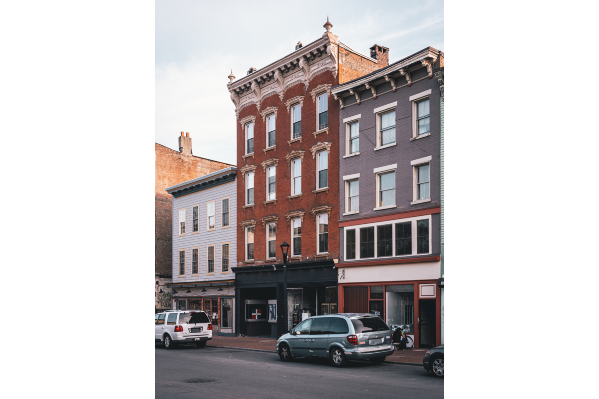 Mixgebouw te  koop in Anderlecht 1070 995000.00€  slaapkamers m² - Zoekertje 577257