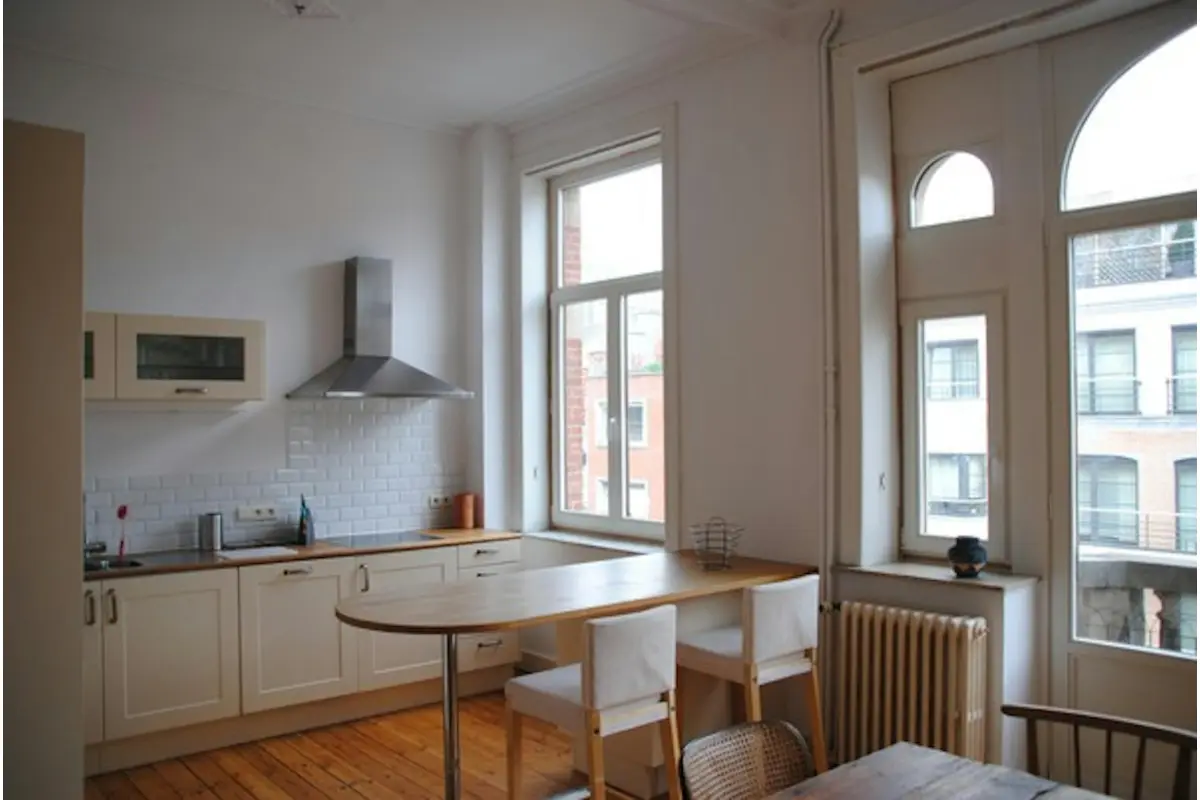 Mixgebouw te  huur in Sint-Pieters-Woluwe 1150 1200.00€  slaapkamers m² - Zoekertje 577570