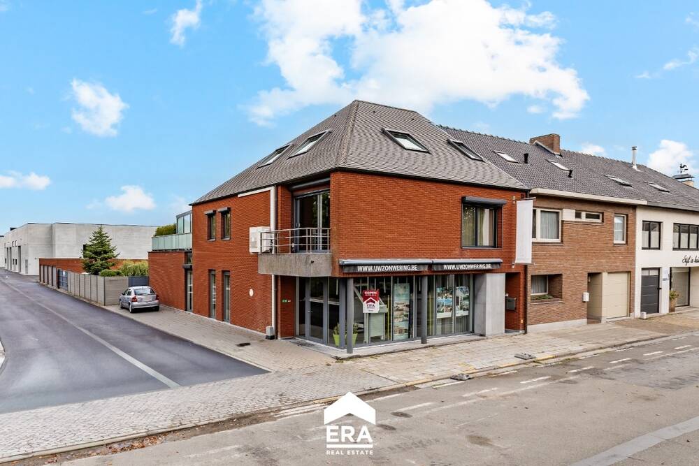 Commerce à vendre à Eecloo 9900 649000.00€ 3 chambres 383.00m² - annonce 578476