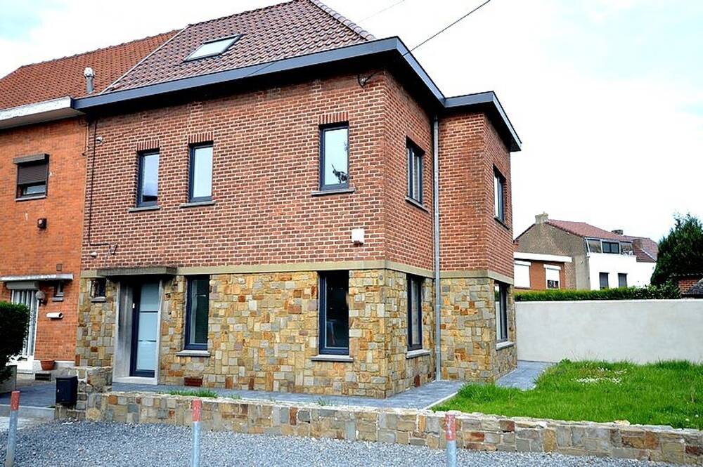 Huis te  huur in Hyon 7022 990.00€ 3 slaapkamers 125.00m² - Zoekertje 578596