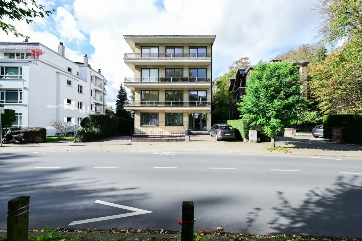 Rez-de-chaussée à louer à Uccle 1180 2000.00€ 3 chambres 150.00m² - annonce 579018
