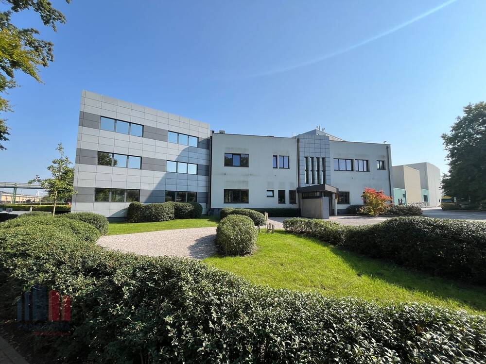 Commerce à louer à Zwijnaarde 9052 10682.00€  chambres 986.00m² - annonce 579391