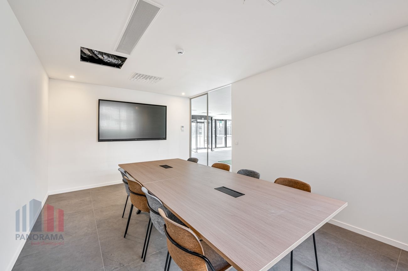 Commerce à louer à Merelbeke 9820 5486.00€  chambres 454.00m² - annonce 579375