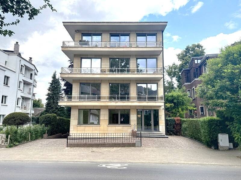 Rez-de-chaussée à louer à Uccle 1180 2100.00€ 3 chambres 135.00m² - annonce 579873