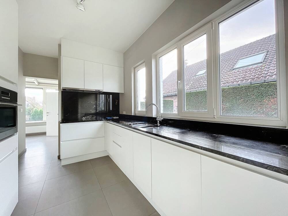 Villa à louer à Saint-Nicolas 9100 1700.00€ 4 chambres 250.00m² - annonce 581763