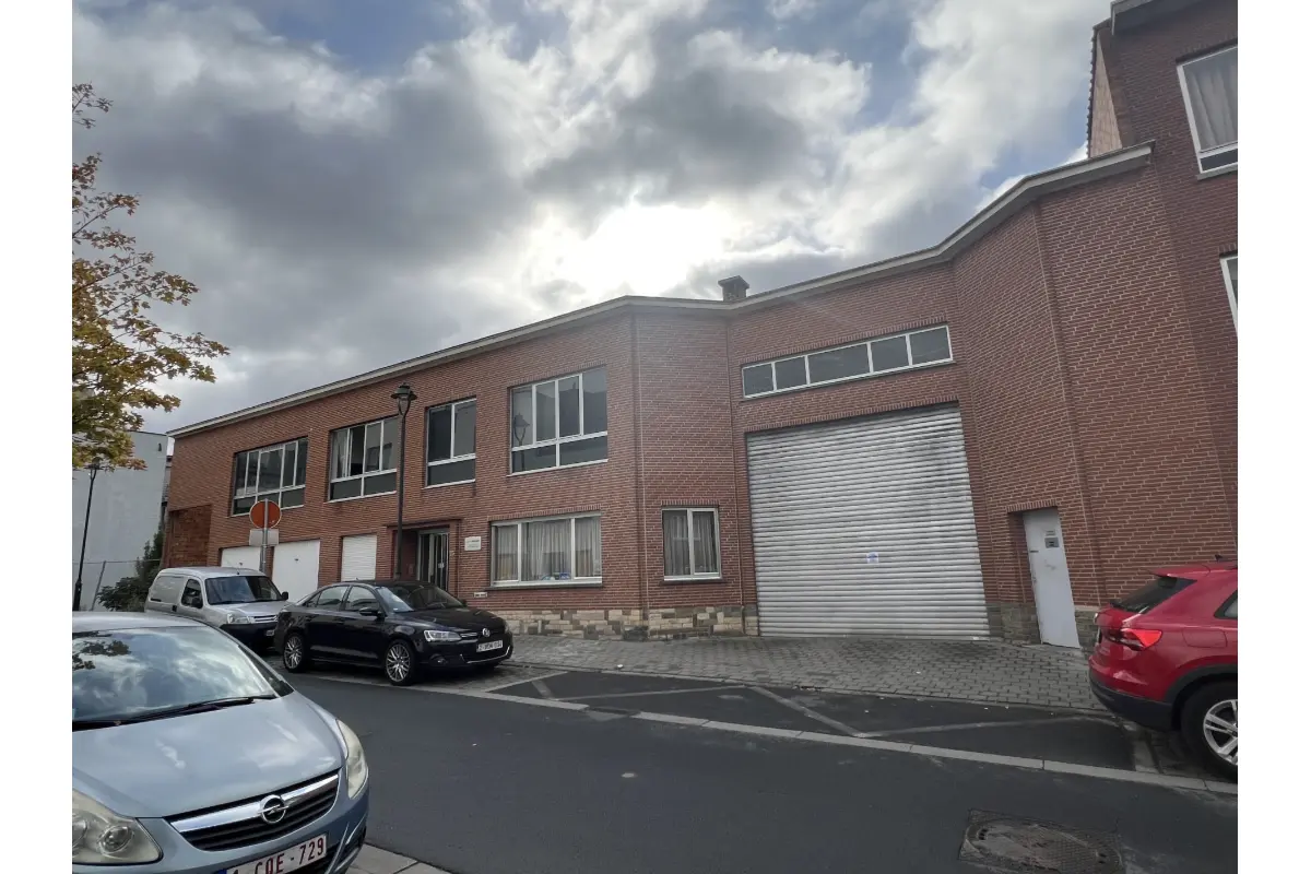 Handelszaak te  koop in Vorst 1190 1300000.00€  slaapkamers 2000.00m² - Zoekertje 585604