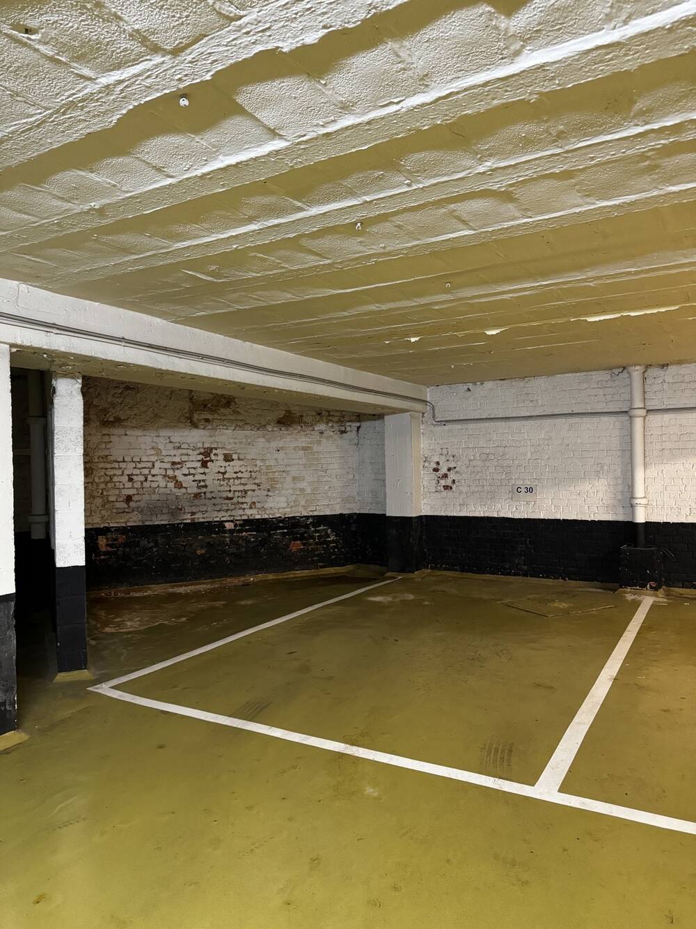 Parking / garage à louer à Saint-Gilles 1060 130.00€ chambres m² - annonce 586104