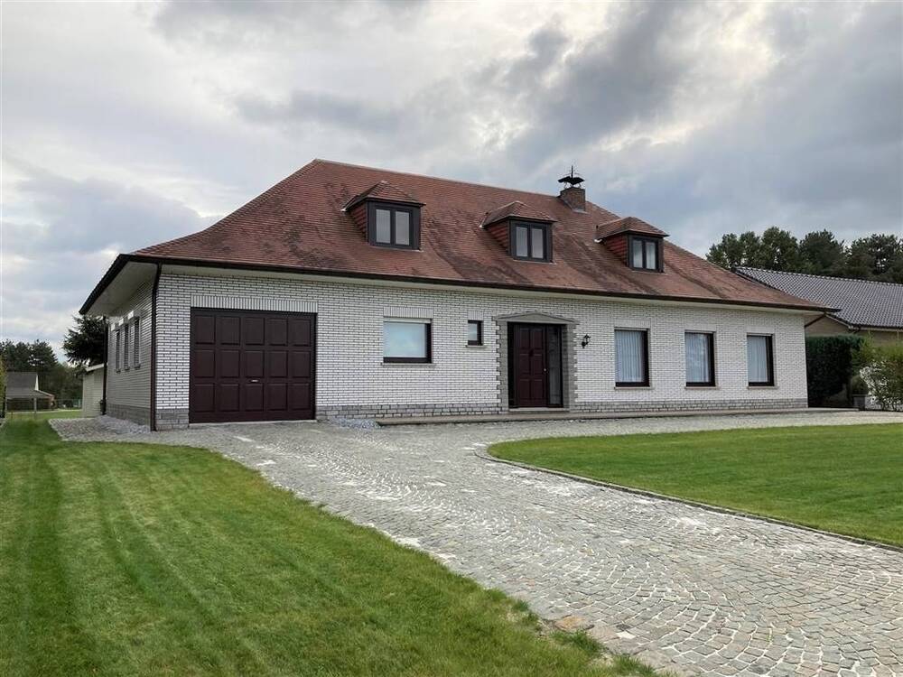 Villa à louer à Heist-op-den-Berg 2220 1650.00€ 5 chambres 202.00m² - annonce 585844