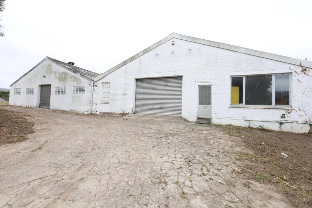Commerce à à Haren 1130 3900.00€ chambres 1300.00m² - annonce 585763