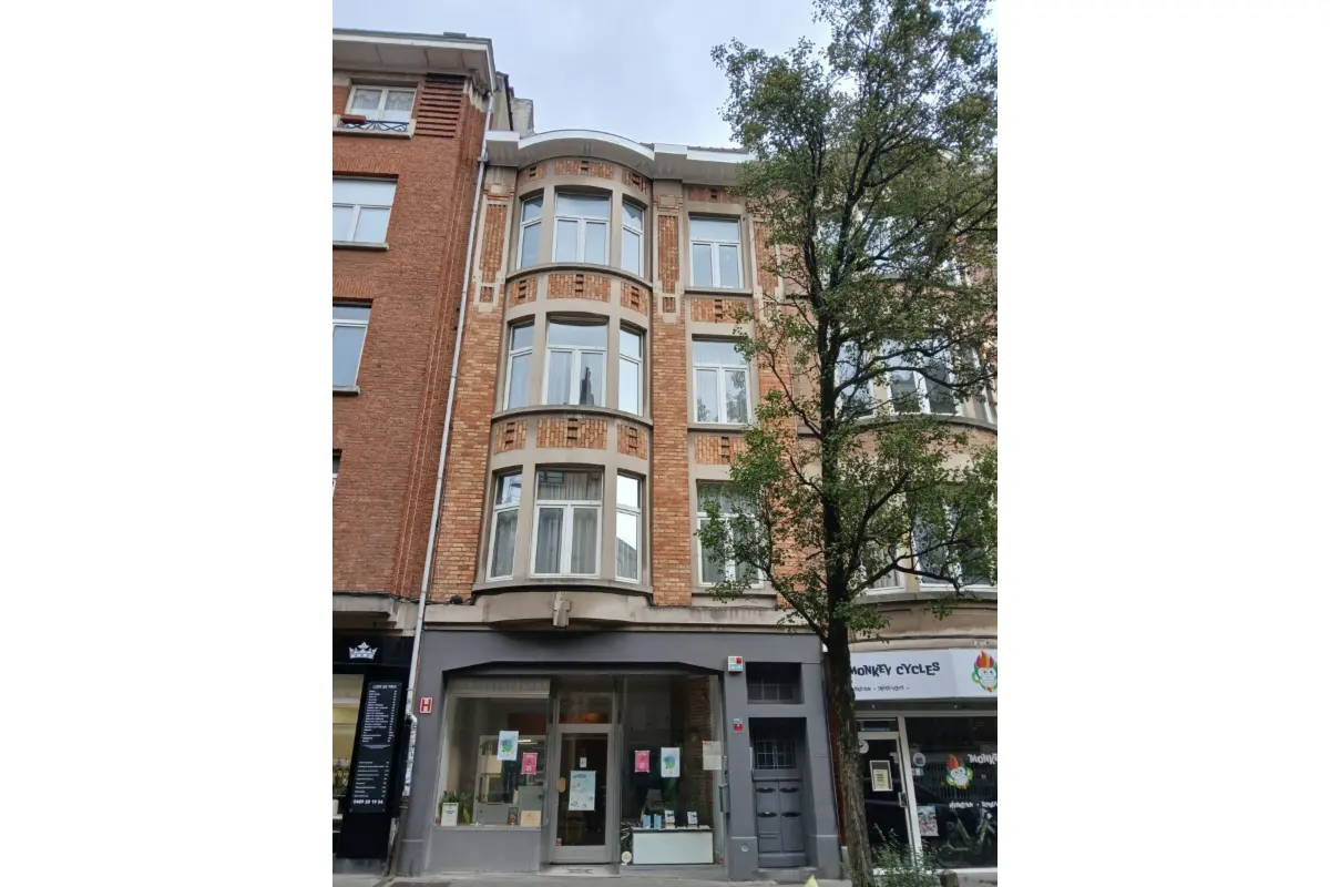 Handelszaak te  koop in Ukkel 1180 350000.00€  slaapkamers 125.00m² - Zoekertje 589069