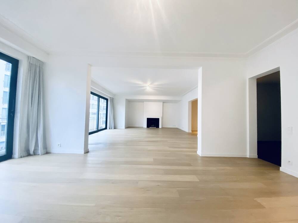 Appartement te in Brussel 1000 3350.00€ 4 slaapkamers 205.00m² - Zoekertje 590964