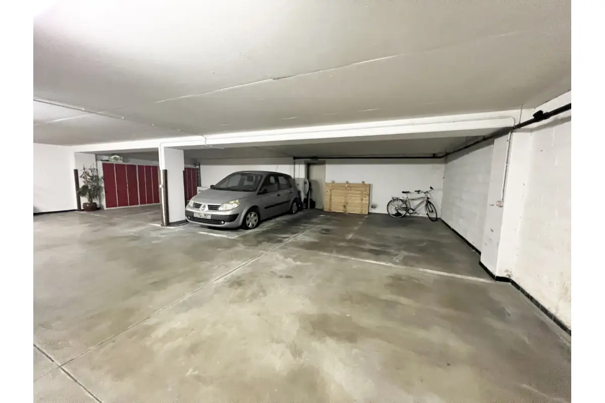 Parking te  huur in Elsene 1050 200.00€  slaapkamers m² - Zoekertje 591861