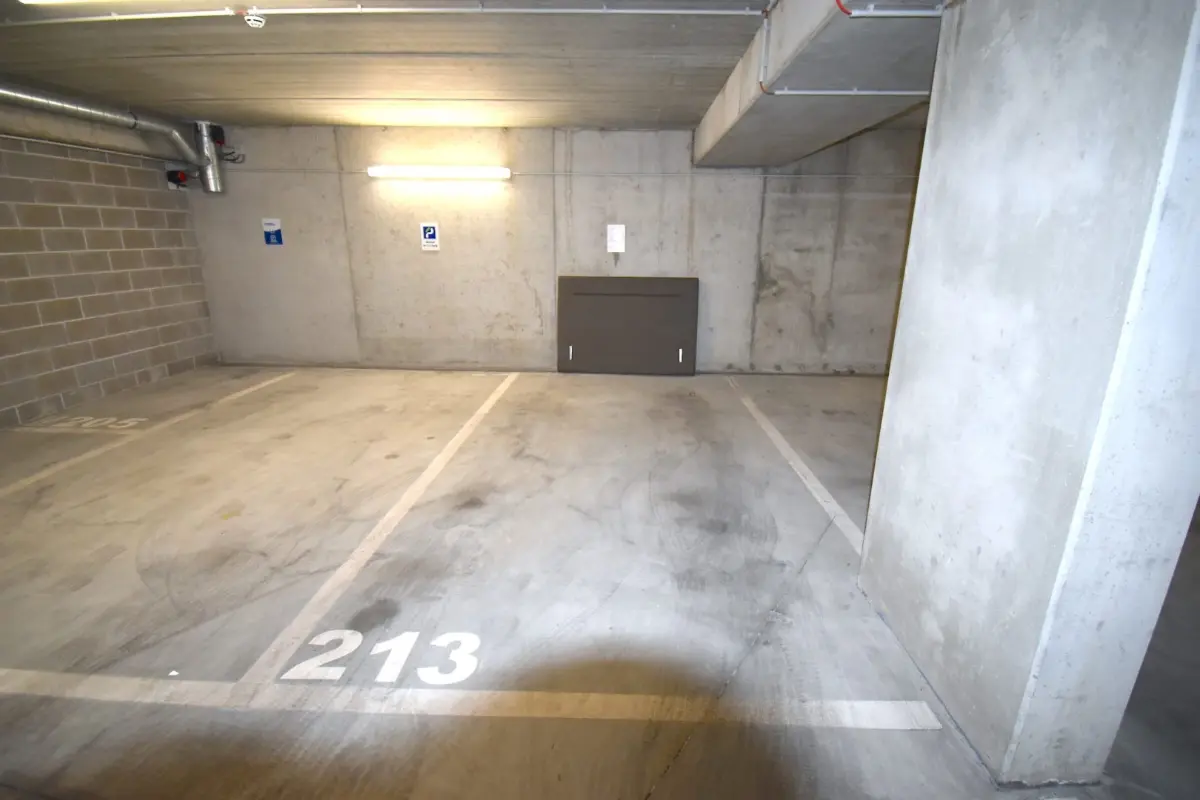 Parking & garage te  koop in Brussel 1000 27000.00€  slaapkamers m² - Zoekertje 592331