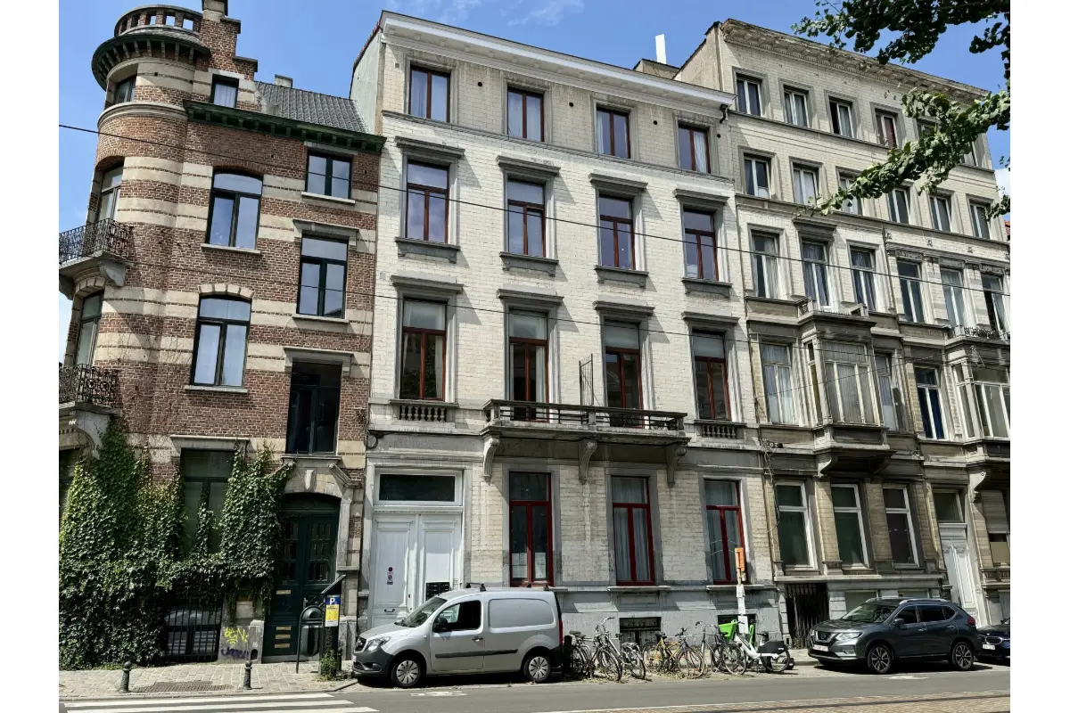 Handelszaak te  koop in Vorst 1190 320000.00€  slaapkamers 147.00m² - Zoekertje 592421