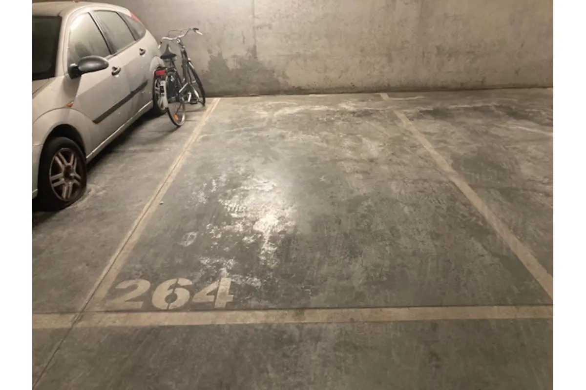 Parking & garage te  koop in Brussel 1000 25000.00€  slaapkamers m² - Zoekertje 592340