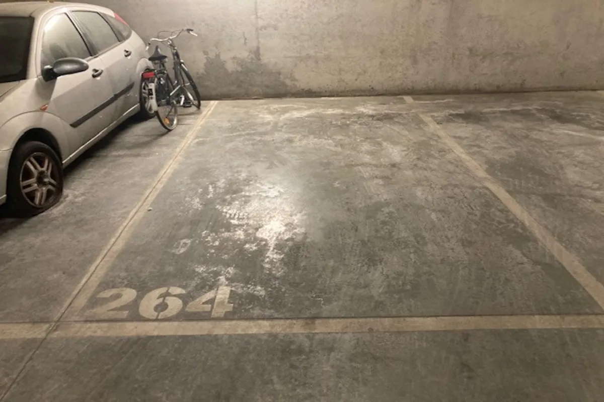 Parking / garage à vendre à Bruxelles 1000 25000.00€  chambres m² - annonce 592340