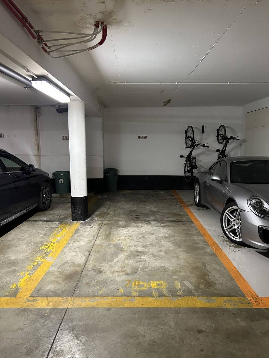 Parking à louer à Ixelles 1050 150.00€ chambres m² - annonce 595216