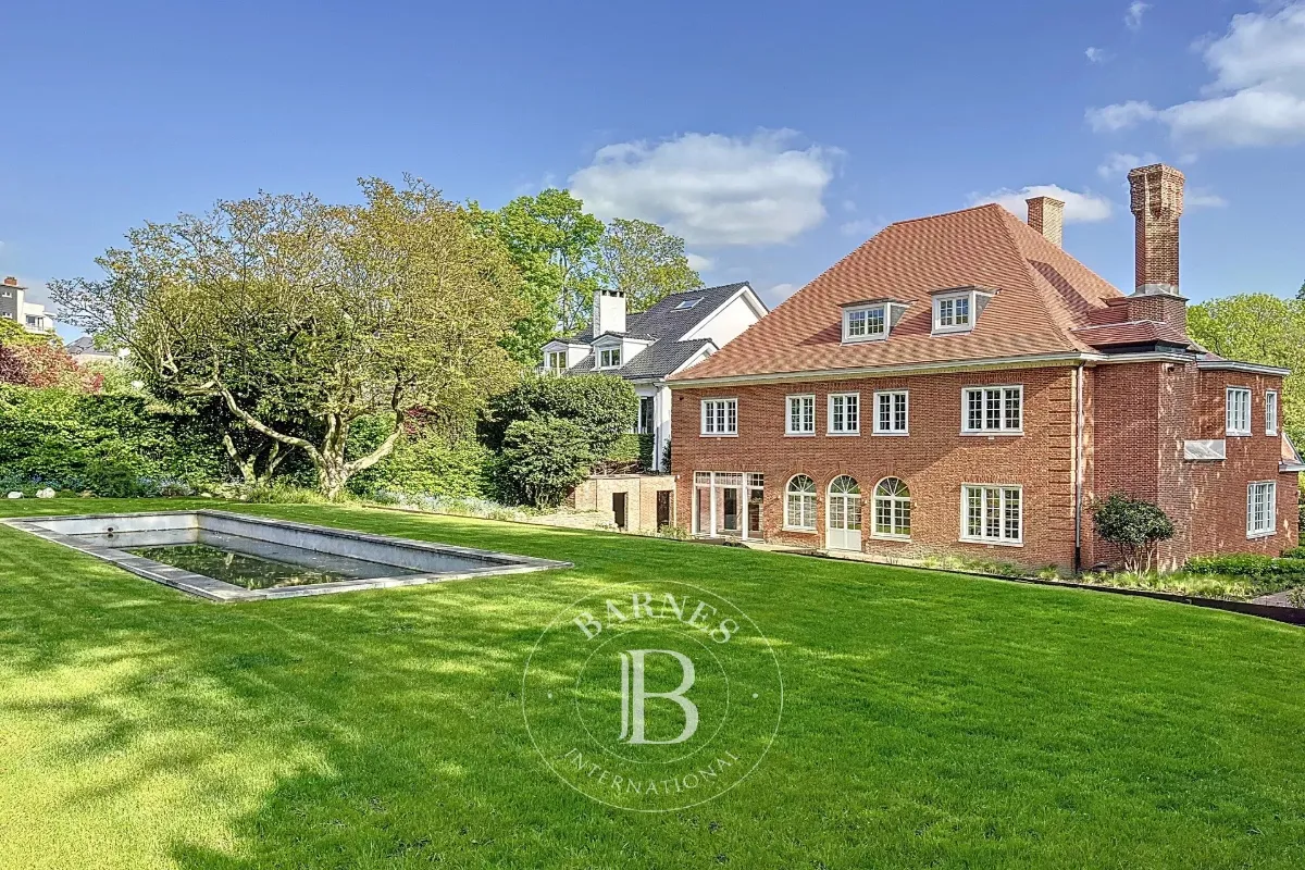 Villa te  huur in Ukkel 1180 0.00€ 7 slaapkamers 740.00m² - Zoekertje 595311