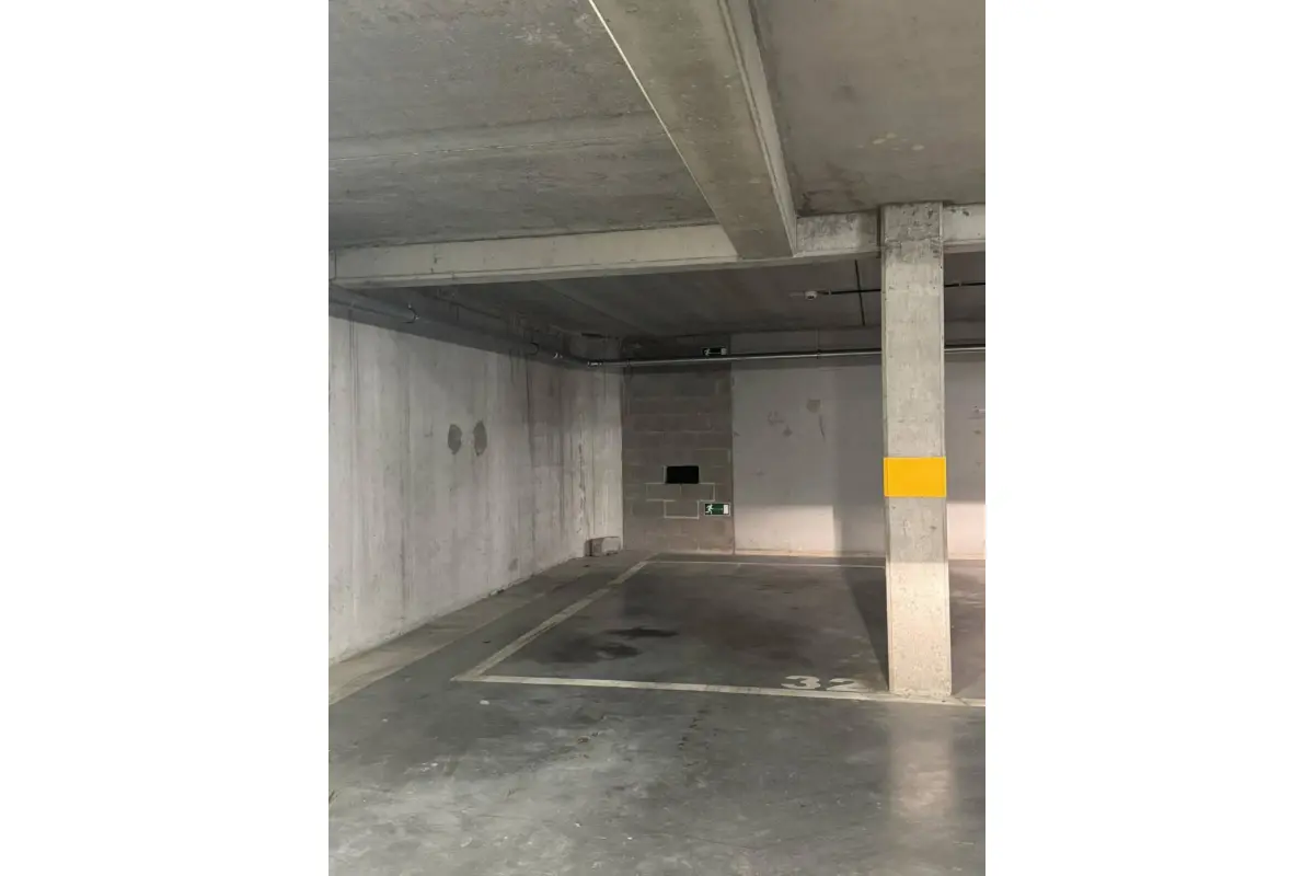 Parking te  huur in Brussel 1000 110.00€  slaapkamers m² - Zoekertje 596337