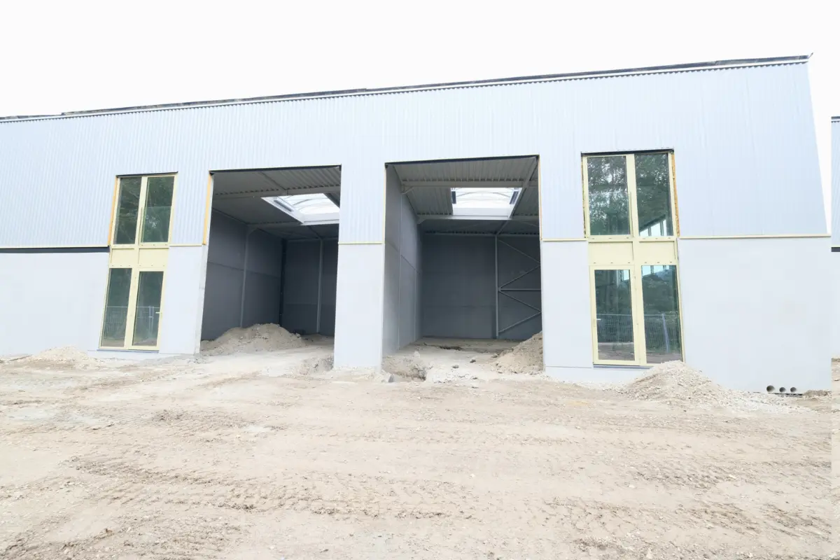 Handelszaak te  in Sint-Pieters-Leeuw 1600 1950.00€  slaapkamers 155.00m² - Zoekertje 600124