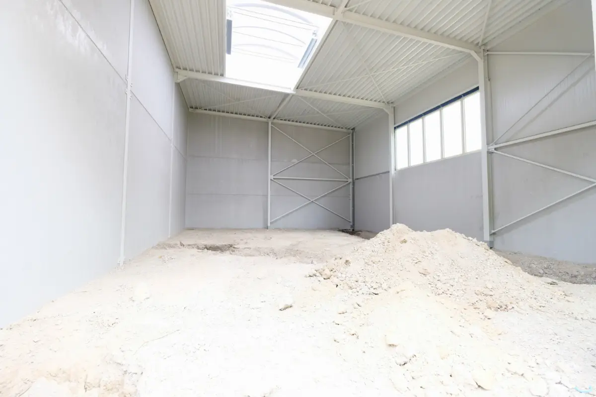 Handelszaak te  in Sint-Pieters-Leeuw 1600 2000.00€  slaapkamers 164.00m² - Zoekertje 600123