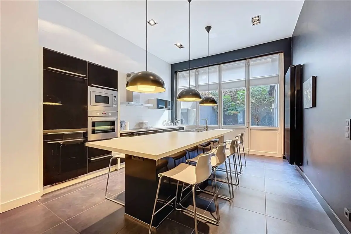 Rez-de-chaussée à à Bruxelles 1000 1780.00€ 2 chambres 110.00m² - annonce 601307