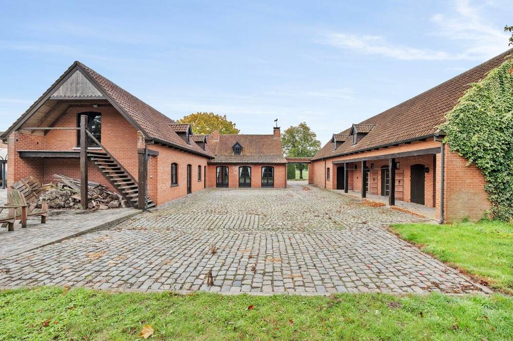 Ferme à vendre à Ledegem 8880 699000.00€ 5 chambres 335.00m² - annonce 603714