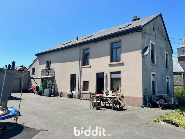 Appartementsgebouw te koop in Bras 6800 130000.00€ 5 slaapkamers m² - Zoekertje 606055