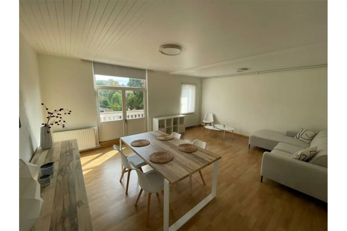 Appartement te  in Brussel 1000 2100.00€ 3 slaapkamers 138.00m² - Zoekertje 605482