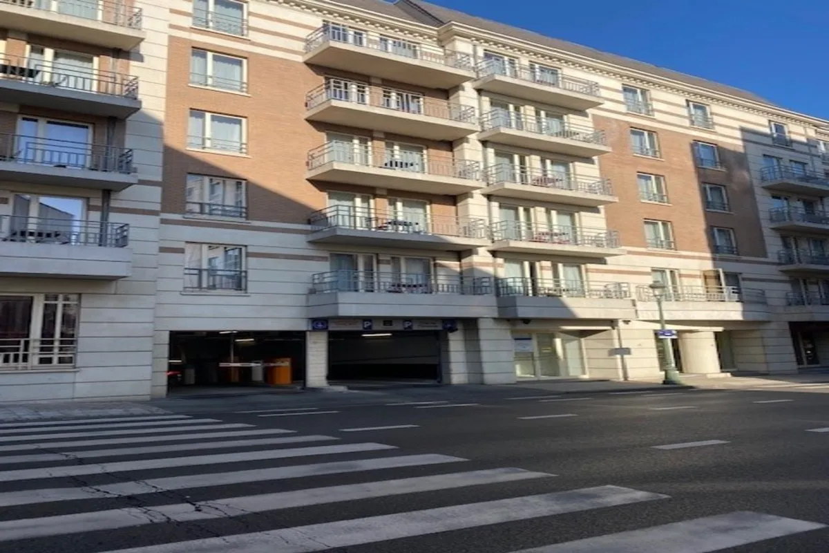 Parking & garage te  huur in Elsene 1050 120.00€  slaapkamers m² - Zoekertje 607400