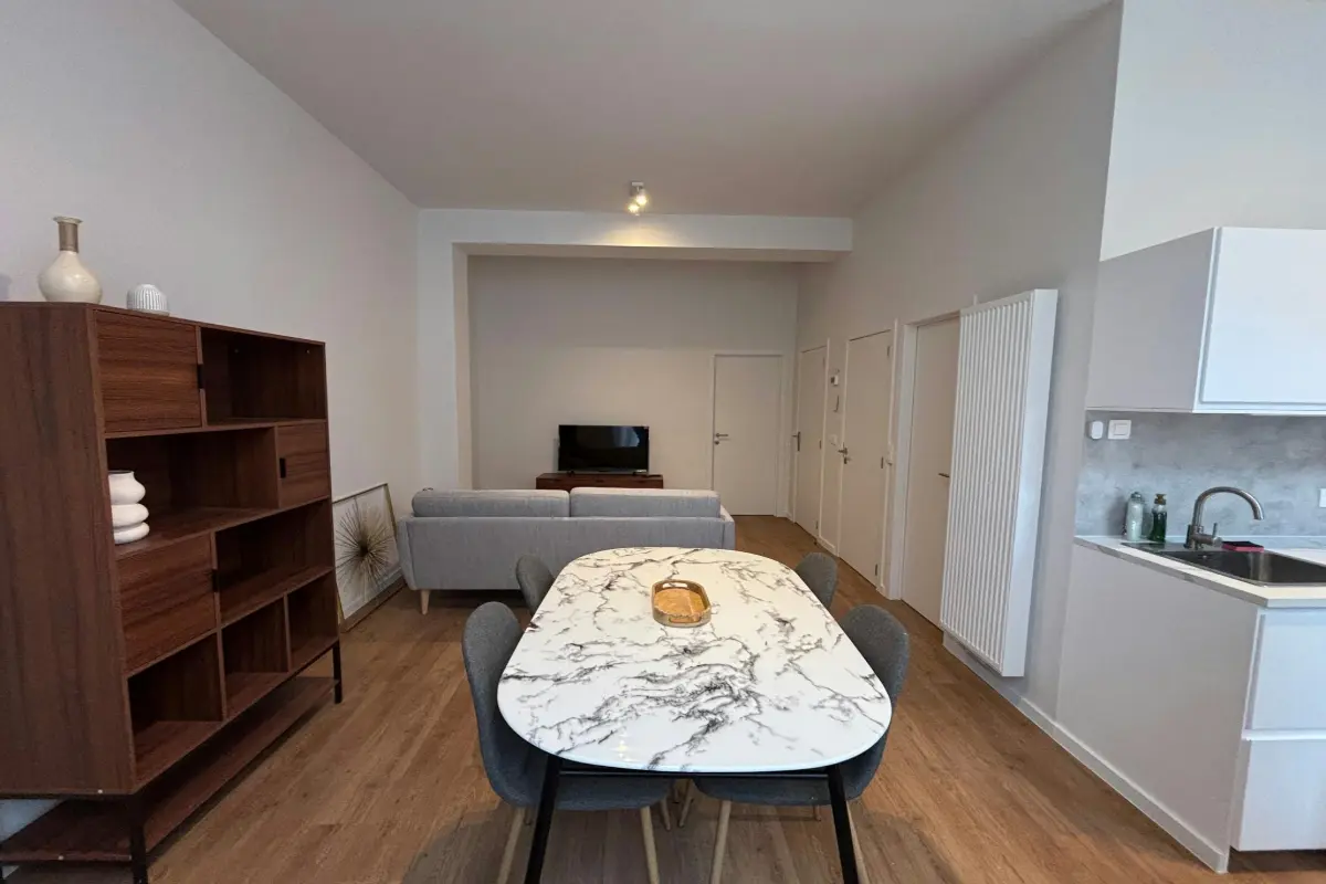 Mixgebouw te huur in Etterbeek 1040 1450.00€ slaapkamers m² - Zoekertje 610048