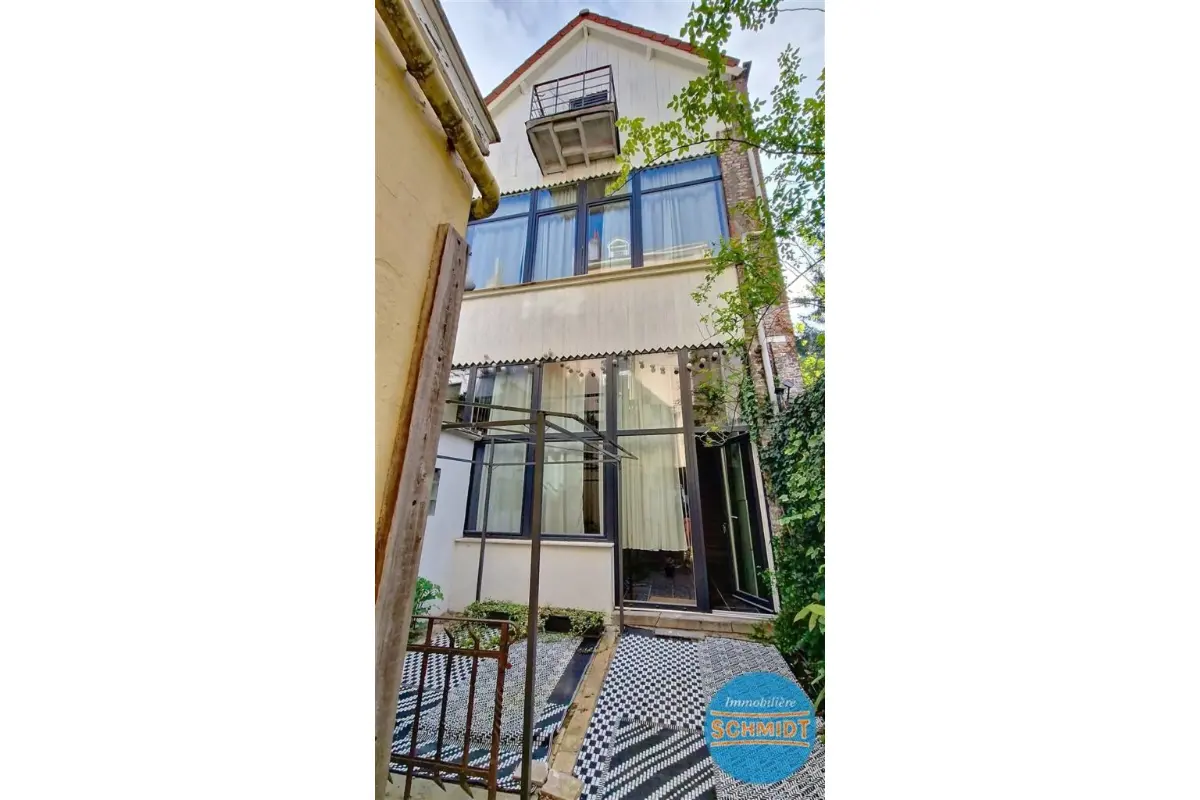 Triplex te  koop in Etterbeek 1040 299000.00€ 1 slaapkamers 157.00m² - Zoekertje 608242