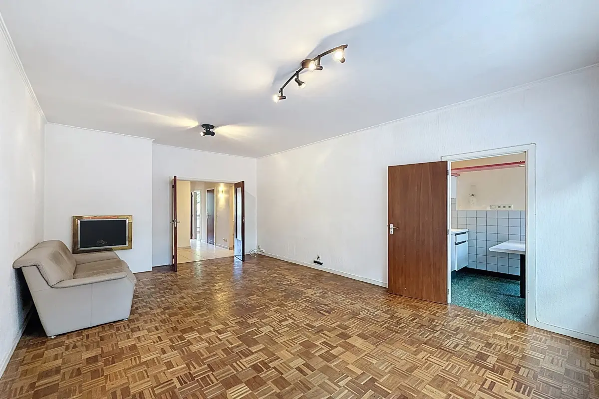 Benedenverdieping te koop in Ukkel 1180 270000.00€ 3 slaapkamers 96.00m² - Zoekertje 609239