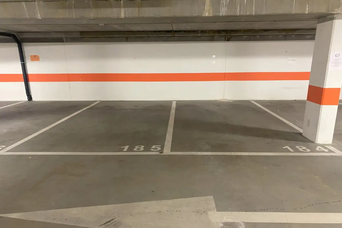 Parking & garage te  koop in Elsene 1050 36300.00€  slaapkamers m² - Zoekertje 610596