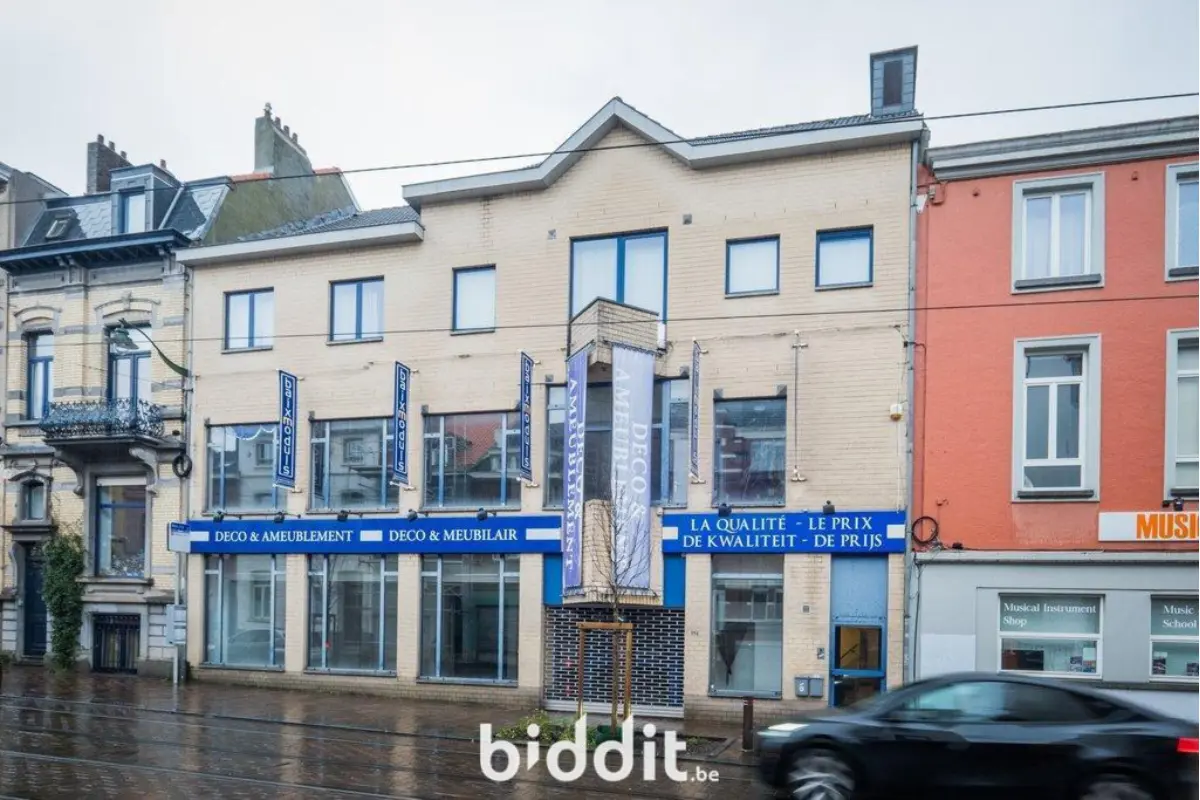 Mixgebouw te  koop in Ukkel 1180 950000.00€  slaapkamers m² - Zoekertje 610393