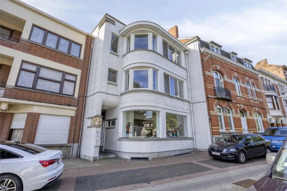 Commerce à vendre à Tongres 3700 595000.00€ 7 chambres 391.00m² - annonce 611078