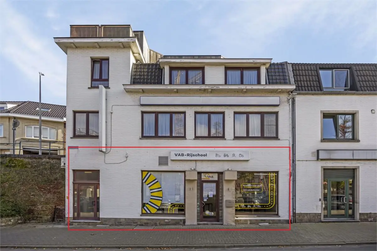 Commerce à vendre à Tongres 3700 149999.00€  chambres m² - annonce 611100