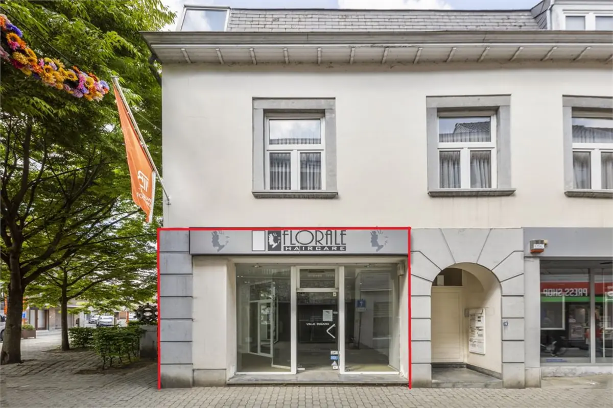 Commerce à vendre à Tongres 3700 180000.00€  chambres m² - annonce 611094
