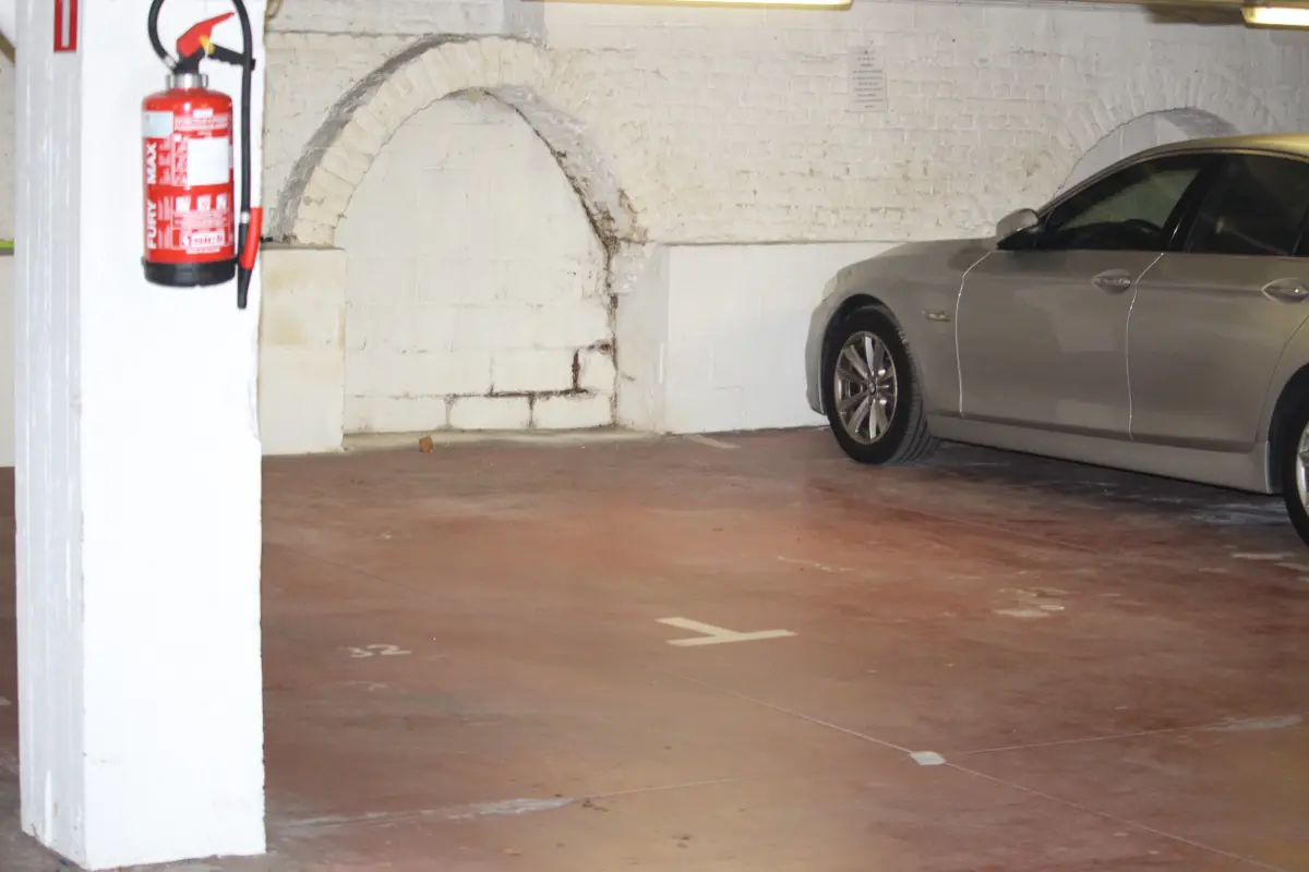 Parking & garage te  koop in Sint-Lambrechts-Woluwe 1200 24000.00€  slaapkamers m² - Zoekertje 611445