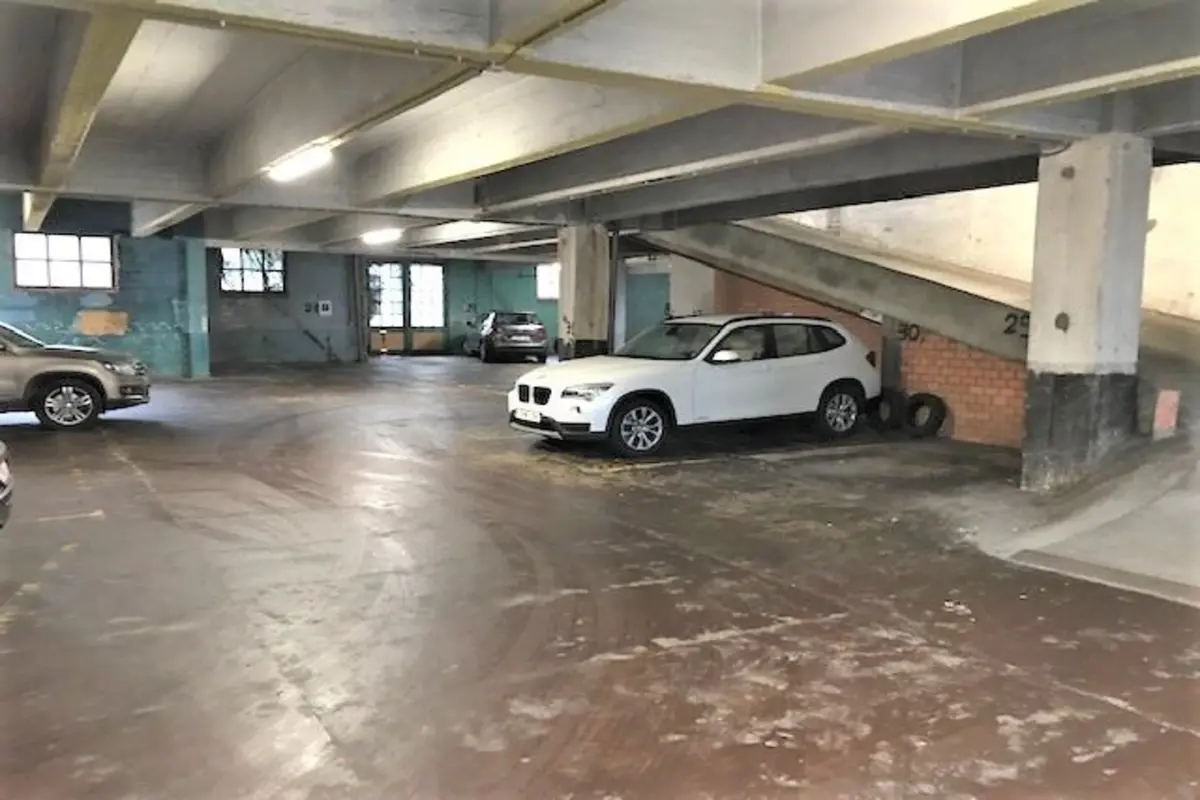 Parking & garage te  huur in Antwerpen 2018 121.00€  slaapkamers m² - Zoekertje 612112