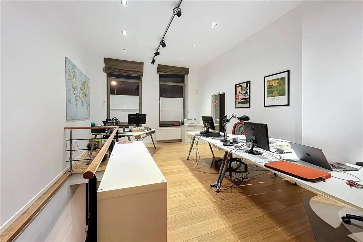 Handelszaak te  in Etterbeek 1040 1220.00€  slaapkamers 80.00m² - Zoekertje 614103