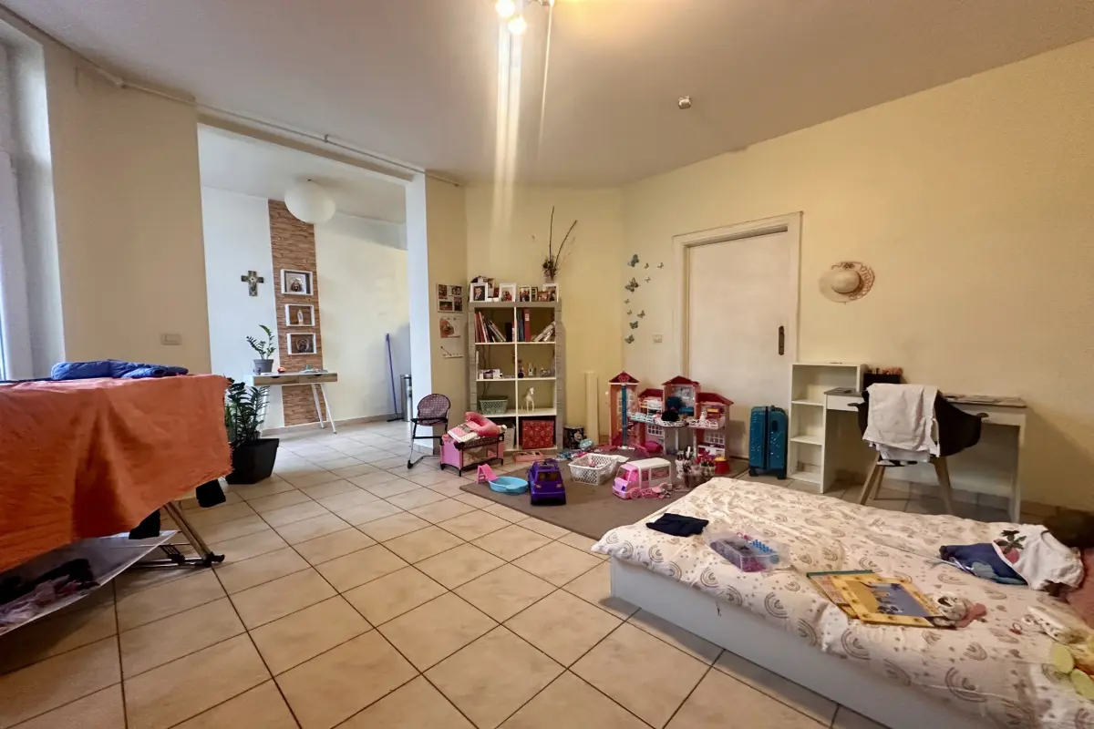 Appartement te  koop in Sint-Jans-Molenbeek 1080 270000.00€ 3 slaapkamers 135.00m² - Zoekertje 614404