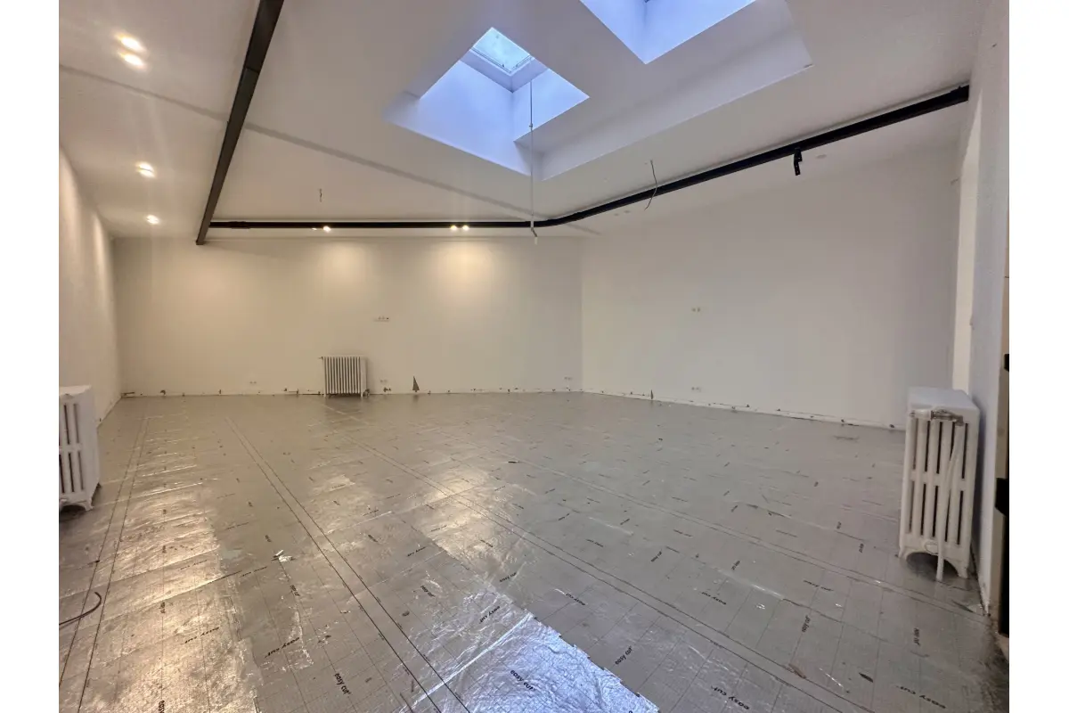 Commerce à  à Molenbeek-Saint-Jean 1080 375000.00€  chambres 265.00m² - annonce 614403